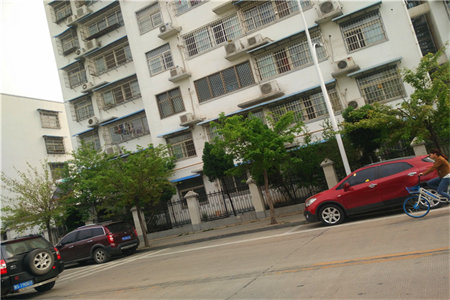 山亭网通佳苑翼云中学对过3室2厅1卫141平米